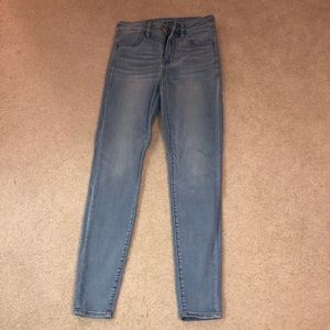 American Eagle light washed jeans!